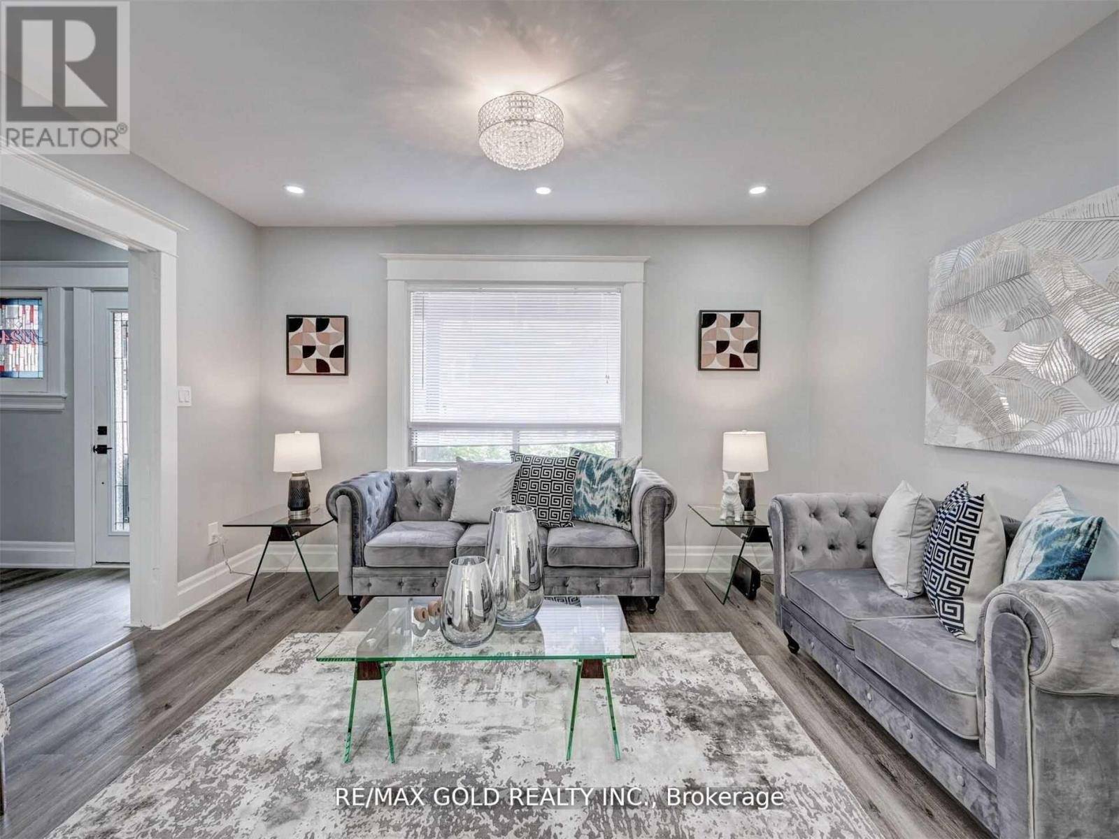 Hamilton (crown Point), ON L8L2J8,1124 CANNON STREET E