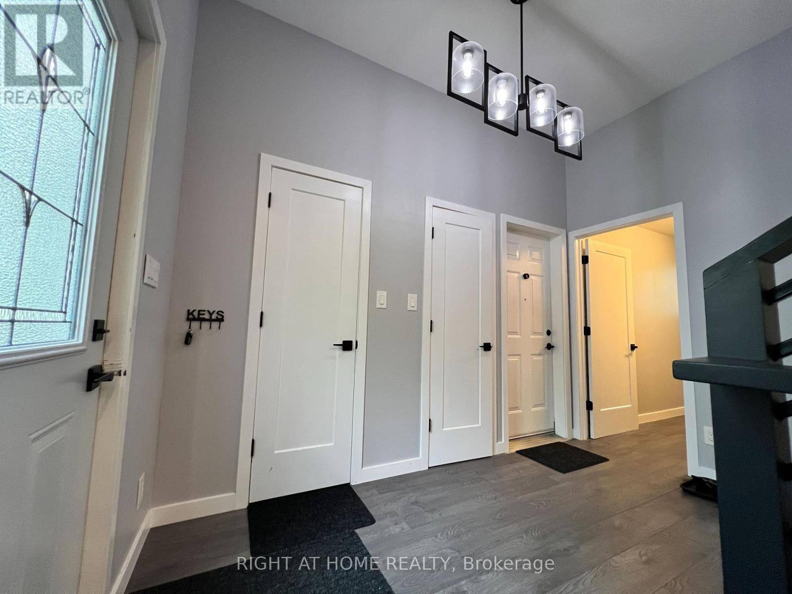 Gravenhurst (muskoka (s)), ON P1P1B2,215 WELLINGTON STREET