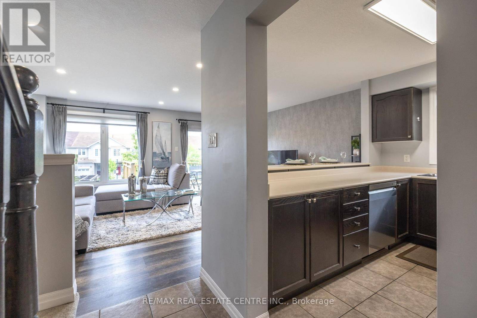 Kitchener, ON N2P1B8,105 Pinnacle DR #94