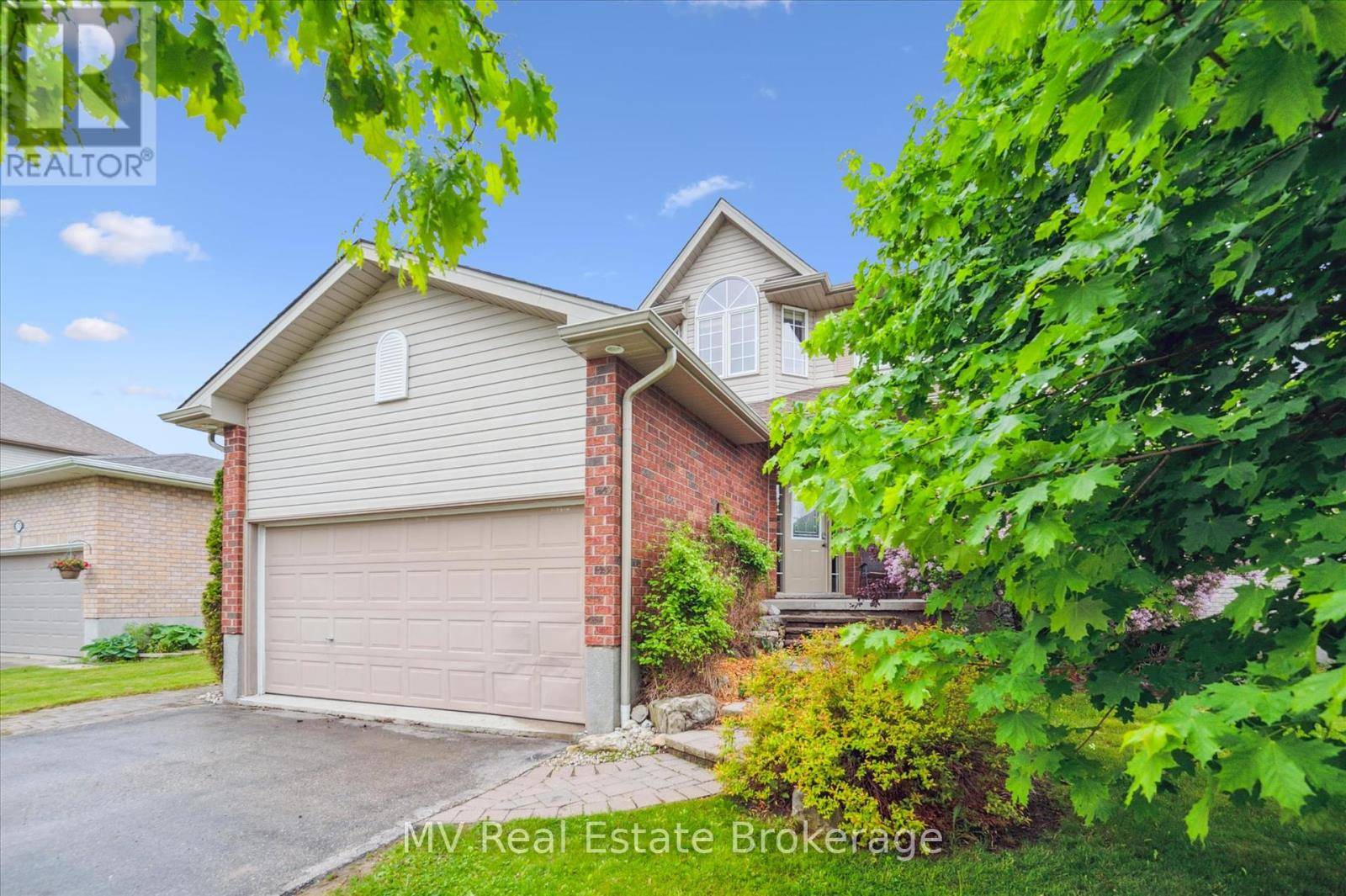 Centre Wellington (fergus), ON N1M0A3,571 BLACK STREET
