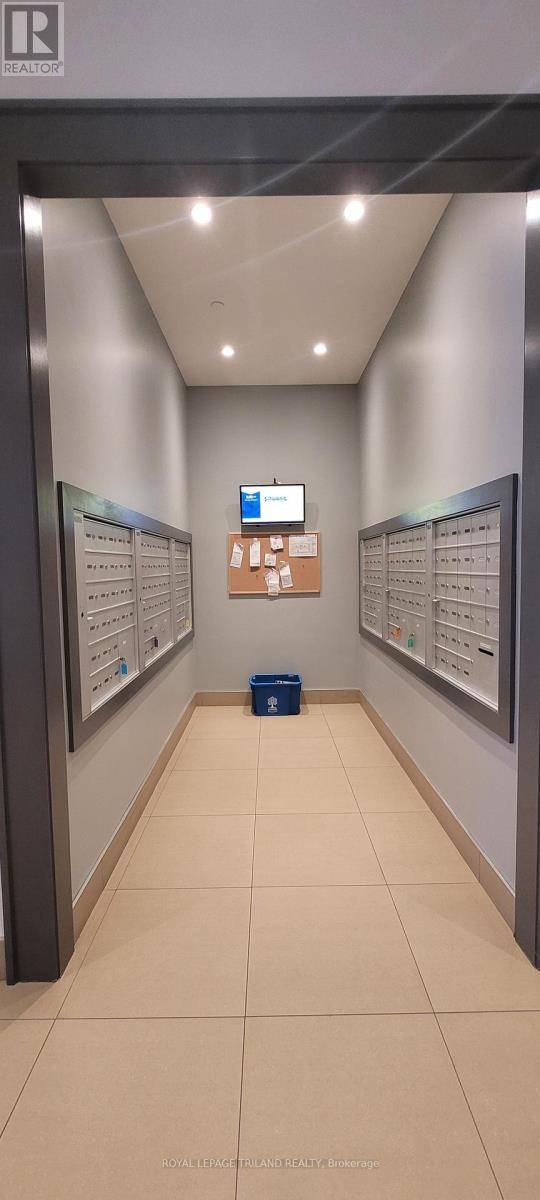 London North (north R), ON N6G0P6,240 VILLAGEWALK BLVD #1008