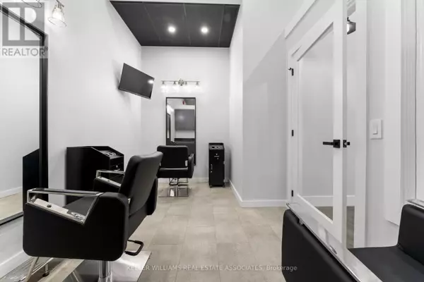 Guelph (downtown), ON N1H4E4,45 Wyndham ST North #13