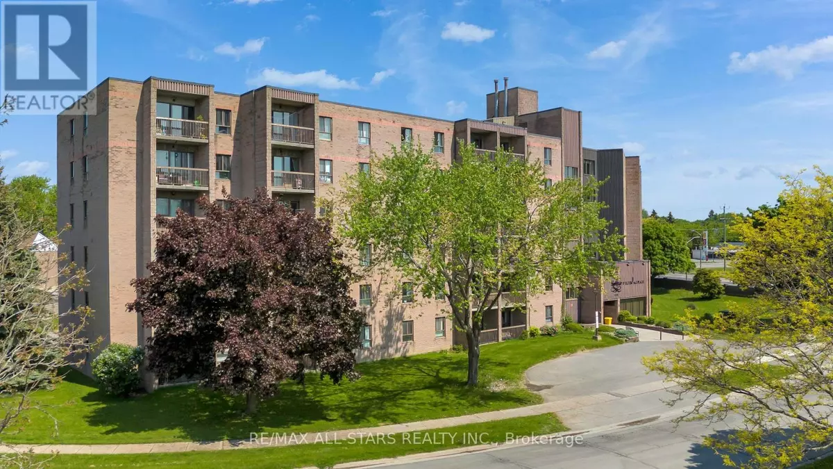 Kingston (central City West), ON K7M7H5,17 Eldon Hall PL #212