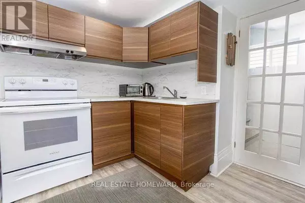81 Sweetland AVE #Lower, Ottawa, ON K1N7T9