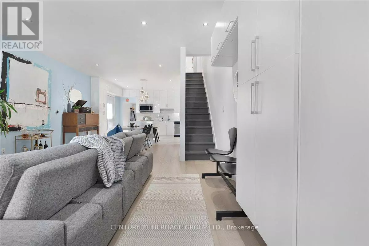 Hamilton (north End), ON L8L4X8,575 MARY STREET N