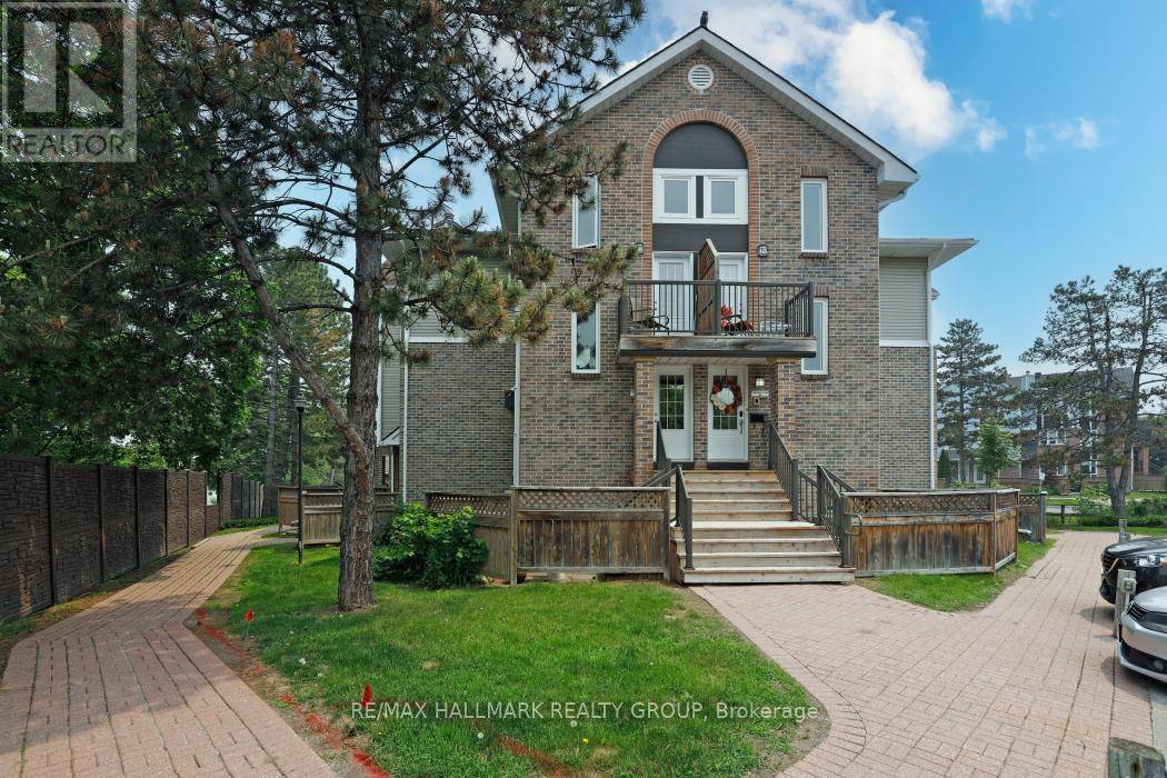 3 Stonebank CRES #8, Ottawa, ON K2H9M2