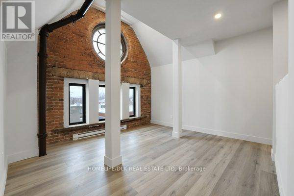 Renfrew, ON K7V1R3,249 RAGLAN STREET S
