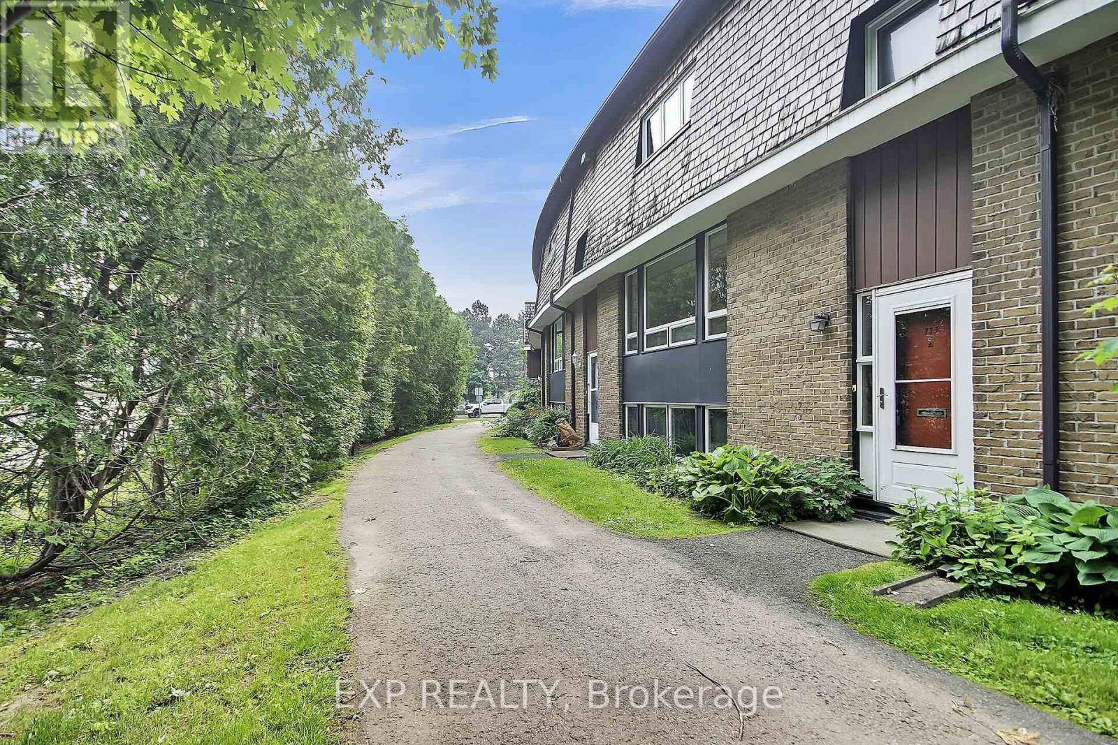 Ottawa, ON K1V6L9,773A Springland DR #68