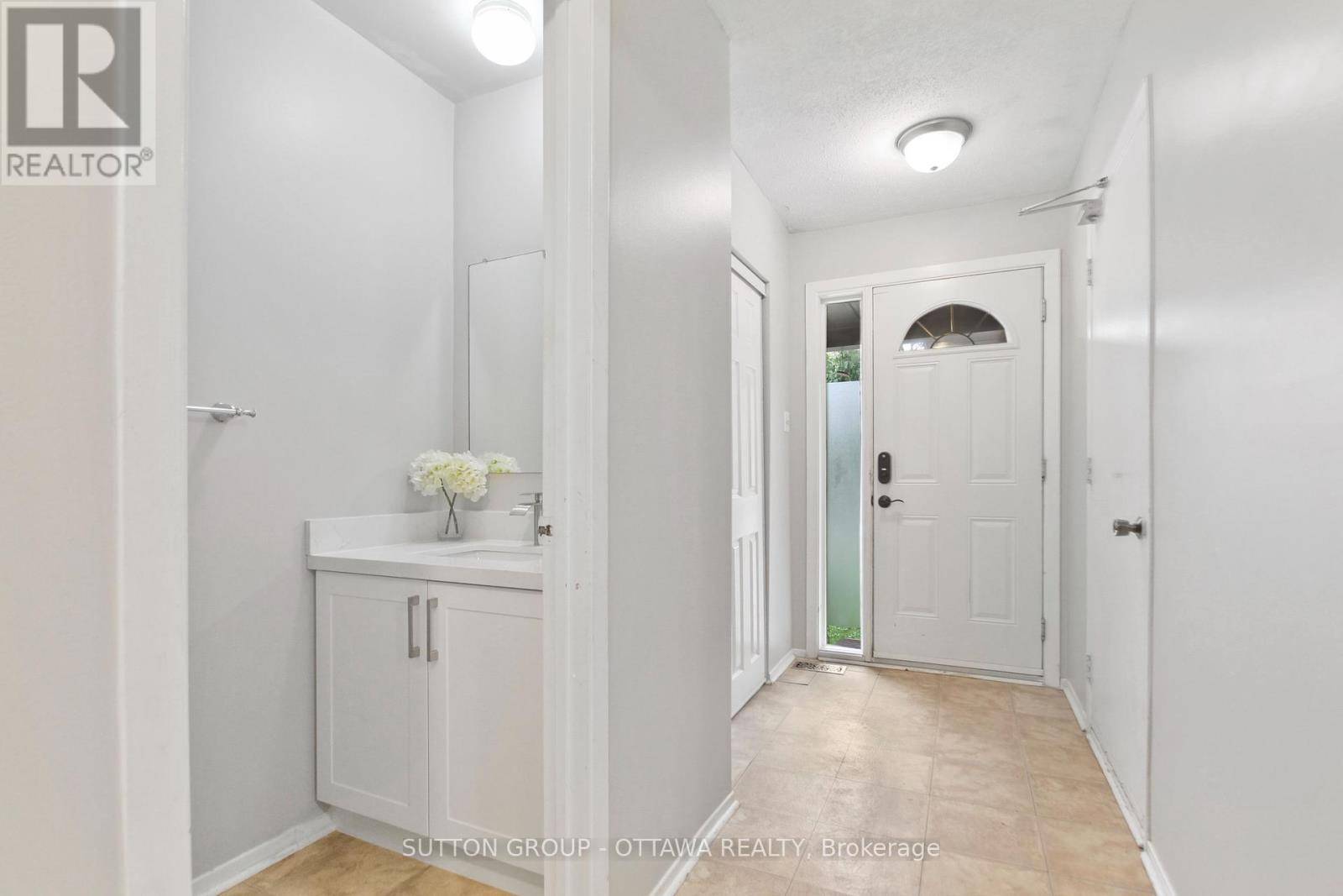 Ottawa, ON K2L3C9,75 CLARKSON CRESCENT