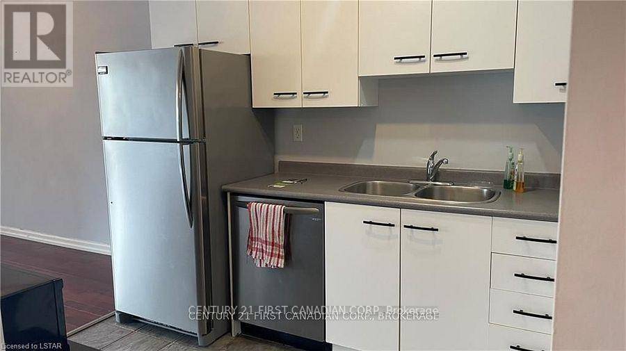 London North (north I), ON N6G4Y4,30 CHAPMAN CT #203