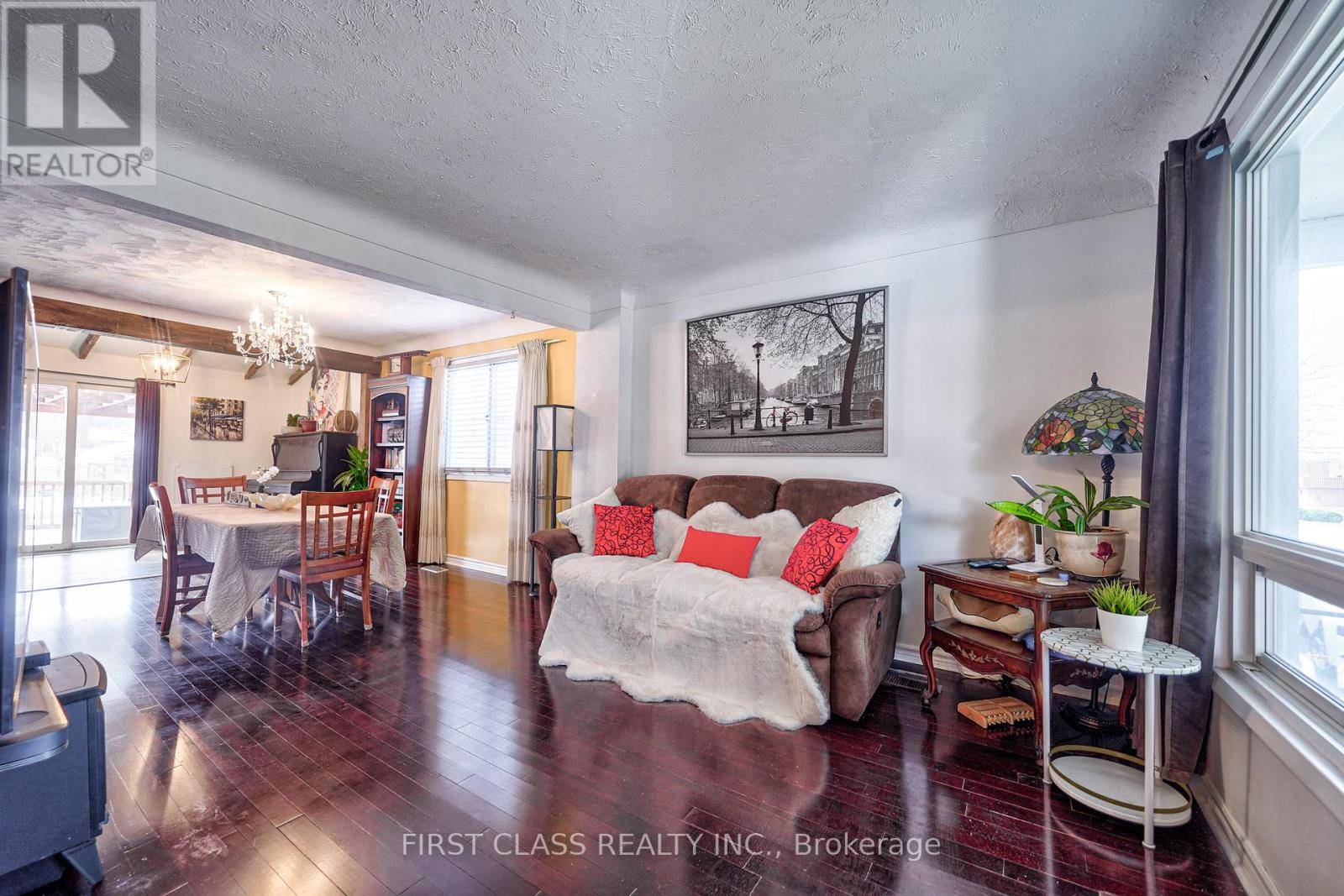 Hamilton (stoney Creek), ON L8G1M1,260 KING STREET E