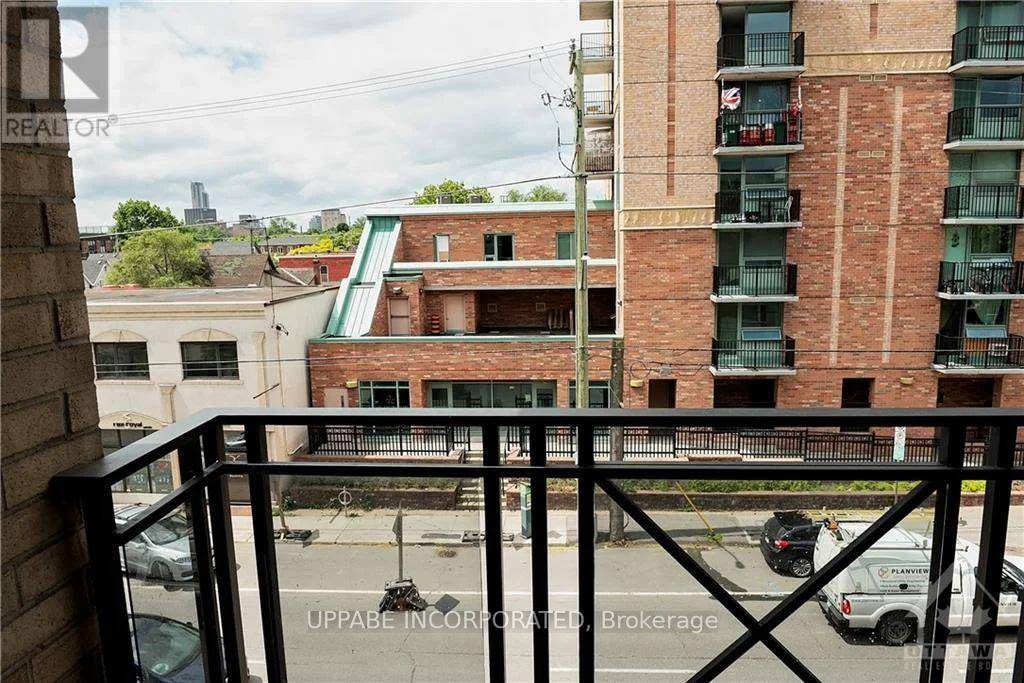 Ottawa, ON K2P1B5,429 Kent ST #422
