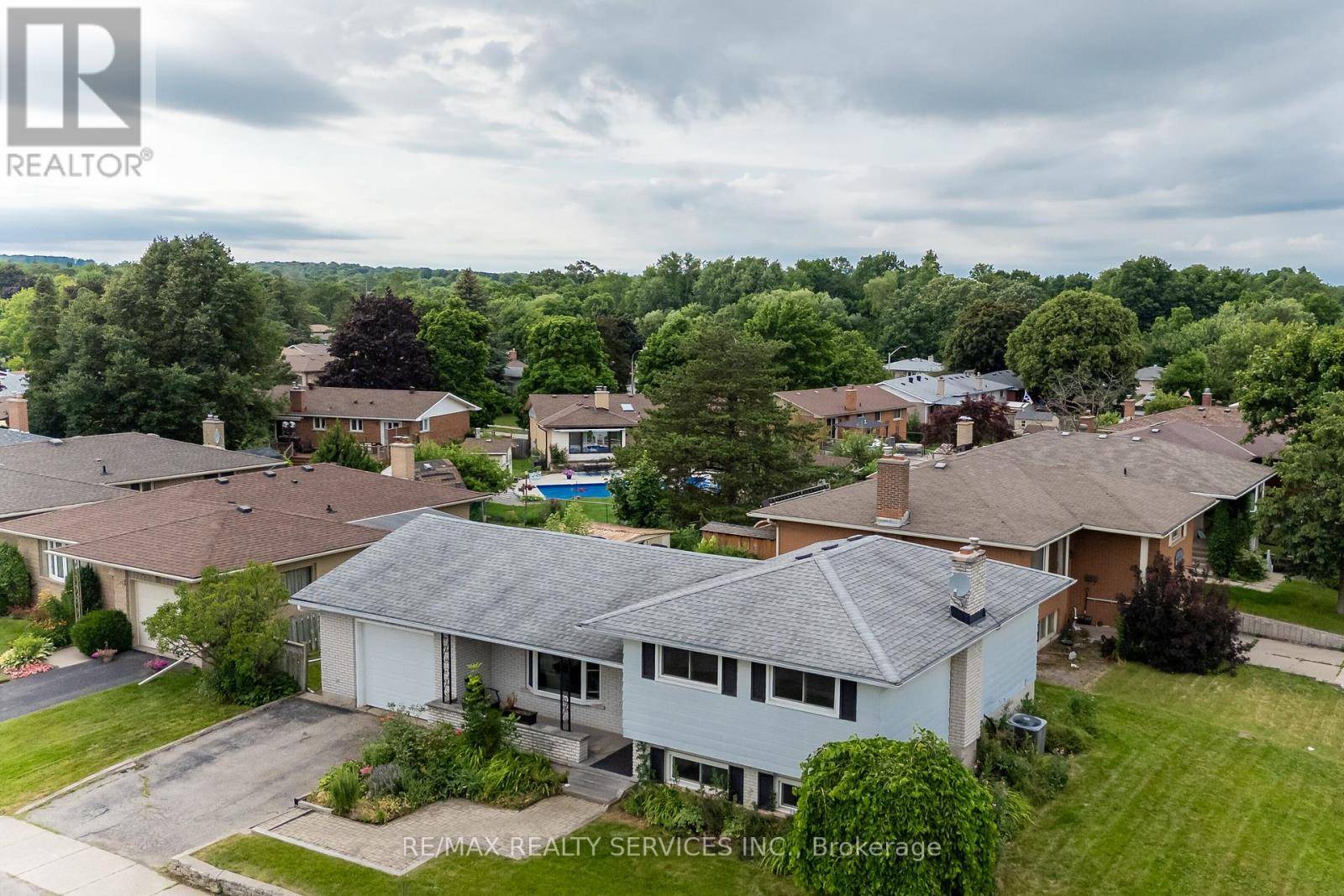 Waterloo, ON N2L4N1,560 Highpoint AVE #Upper