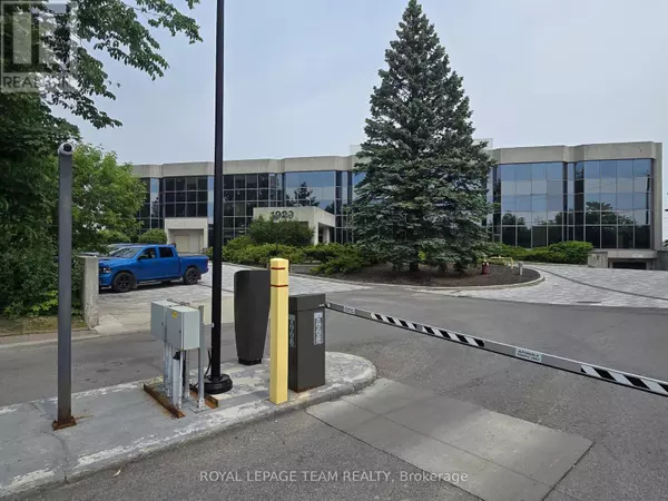 1929 RUSSELL RD #200, Ottawa, ON K1G4G3