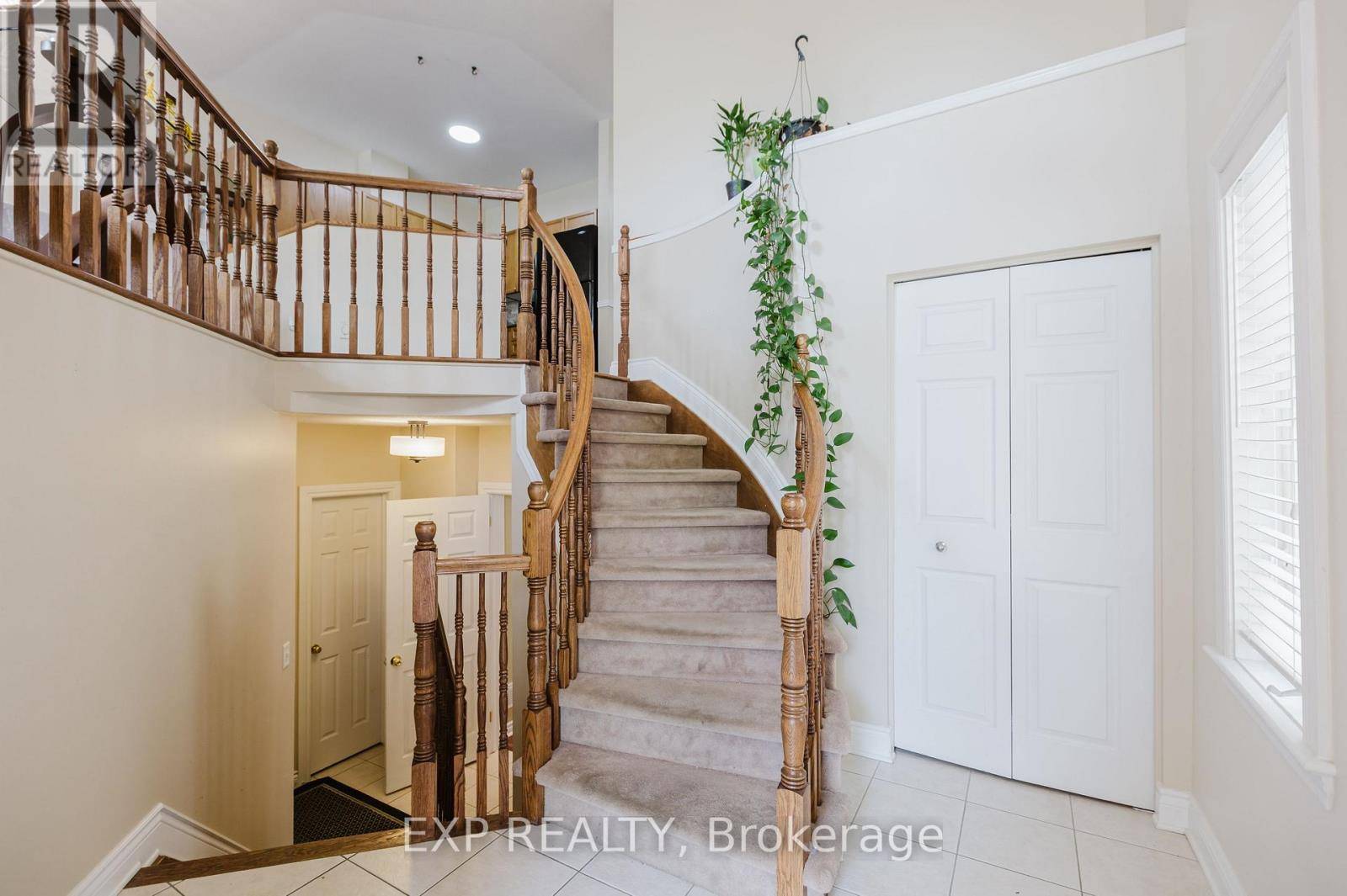 Ottawa, ON K2L4G9,29 CASTLE GLEN CRESCENT
