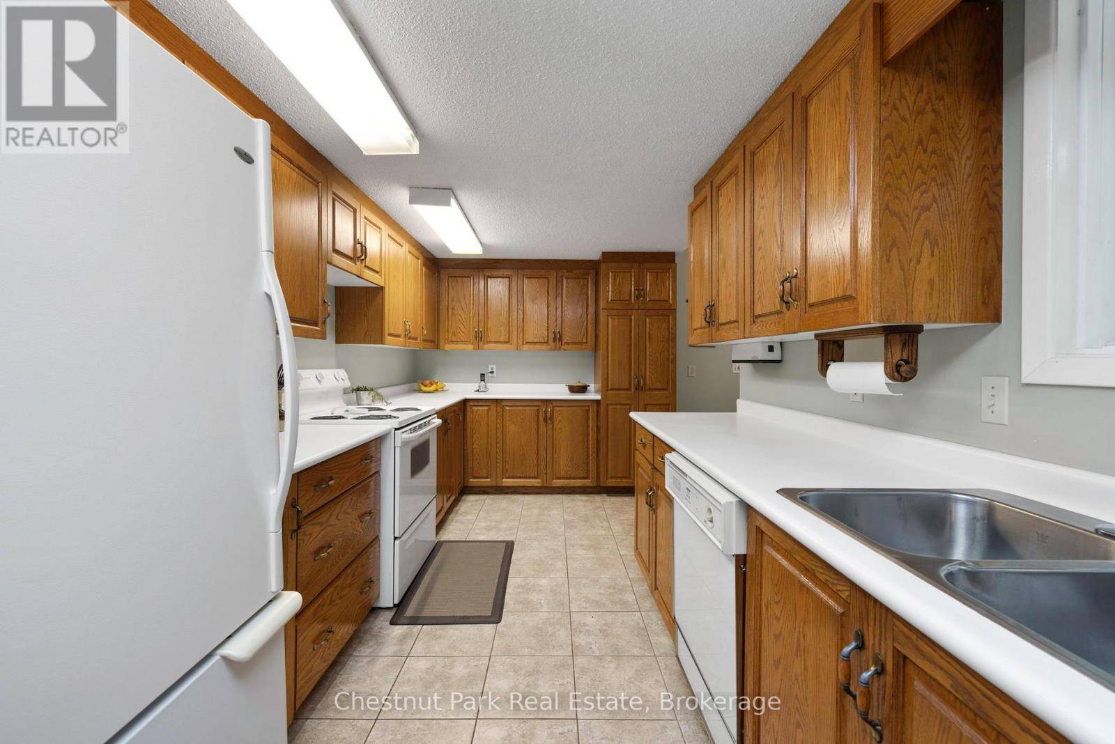 Lake Of Bays (mclean), ON P0B1A0,3711 BRUNEL ROAD