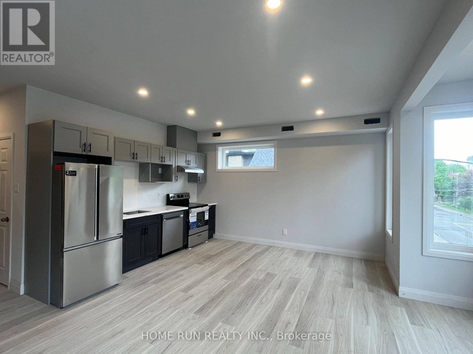 Ottawa, ON K2K1X6,89 QUEEN MARY ST #A