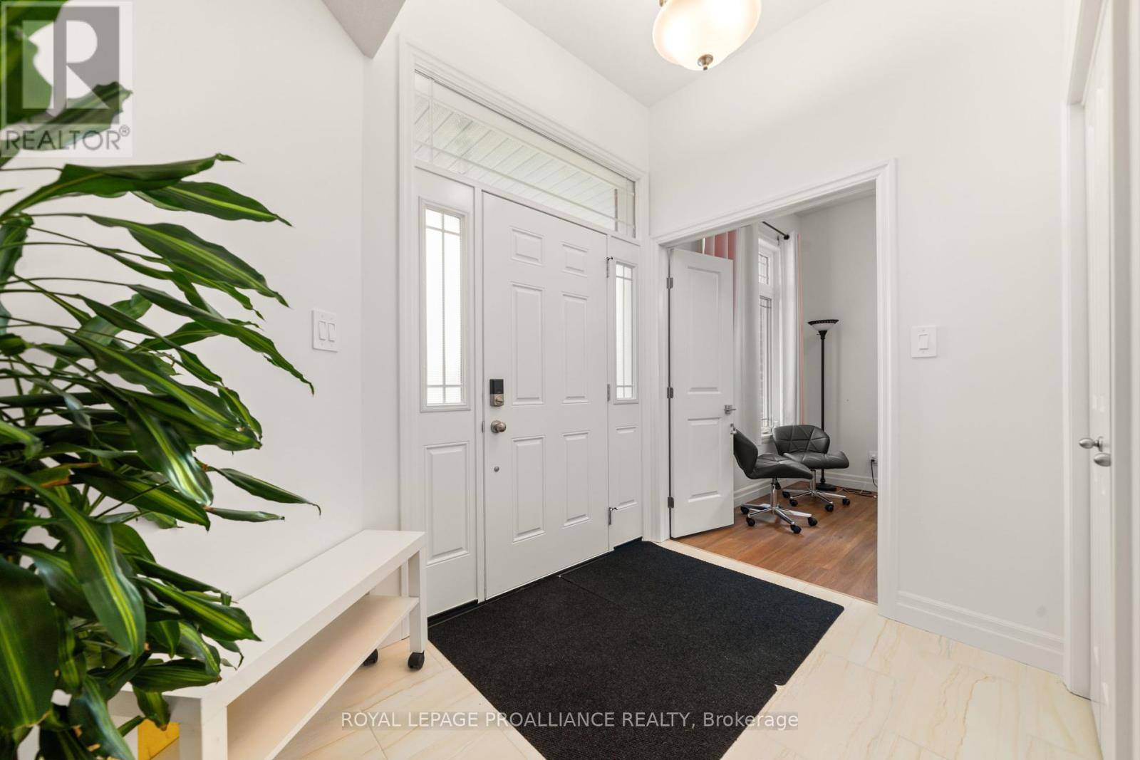 Belleville (belleville Ward), ON K8N0G7,54 LANARK DRIVE