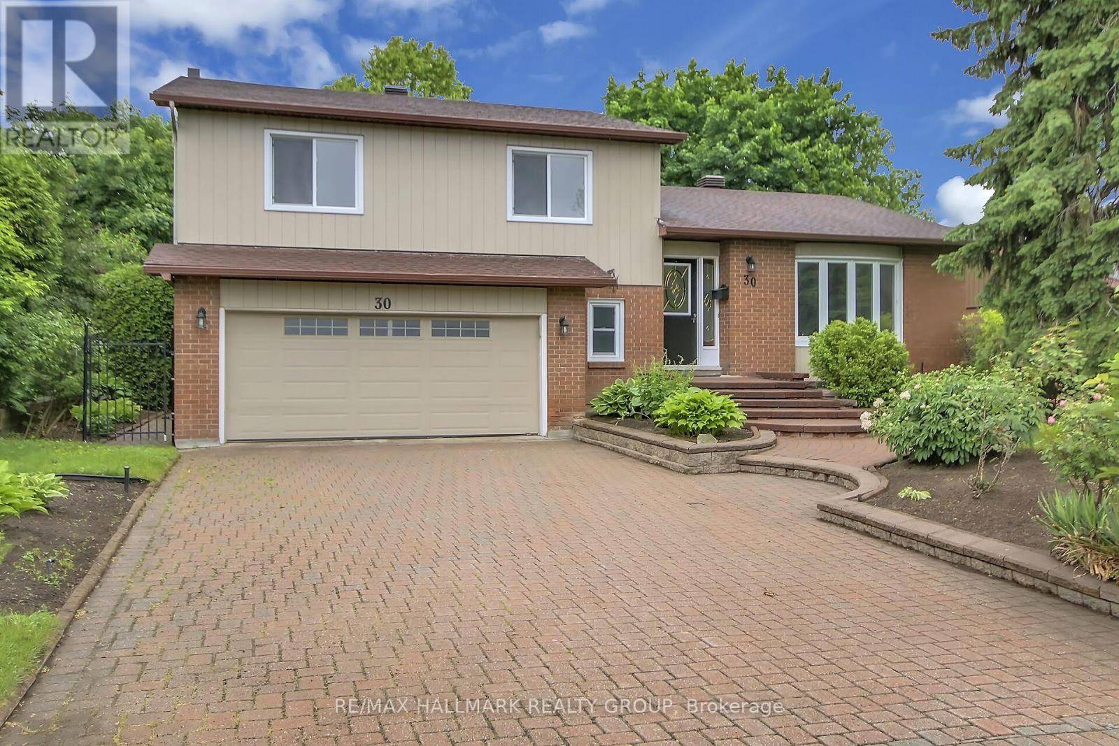 30 BRODEUR CRESCENT, Ottawa, ON K2L1Z3