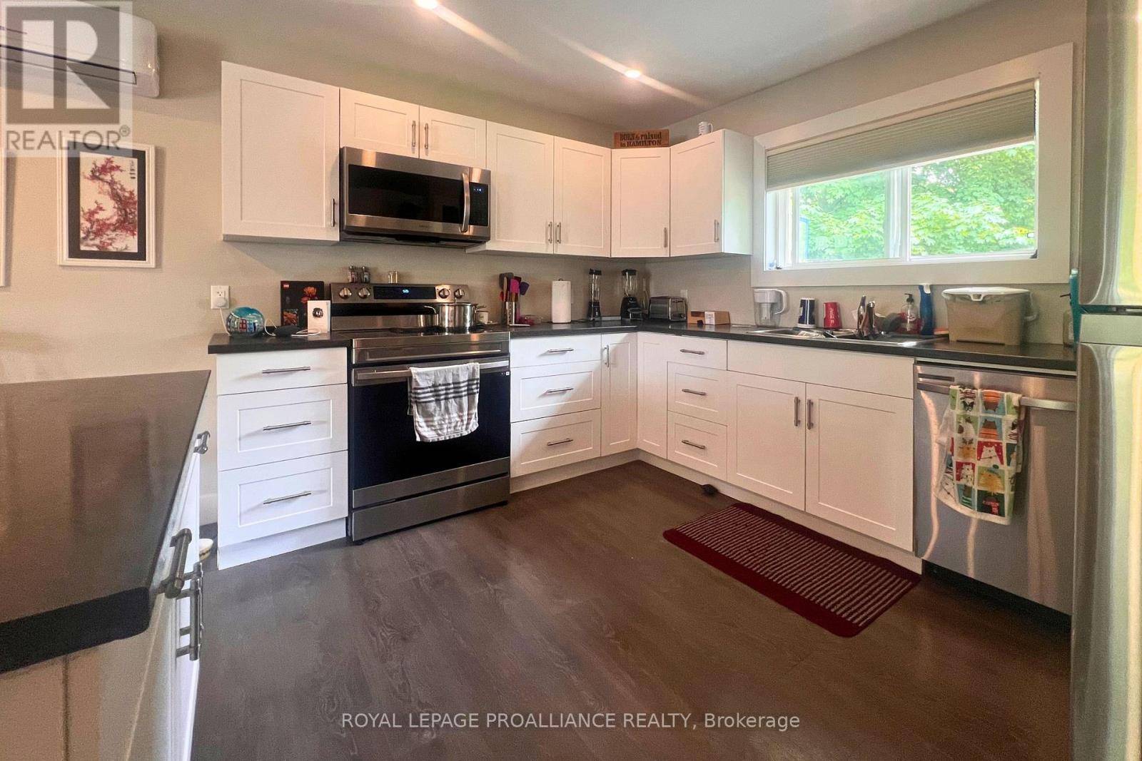 Belleville (belleville Ward), ON K8N1K1,20 Munro AVE #B