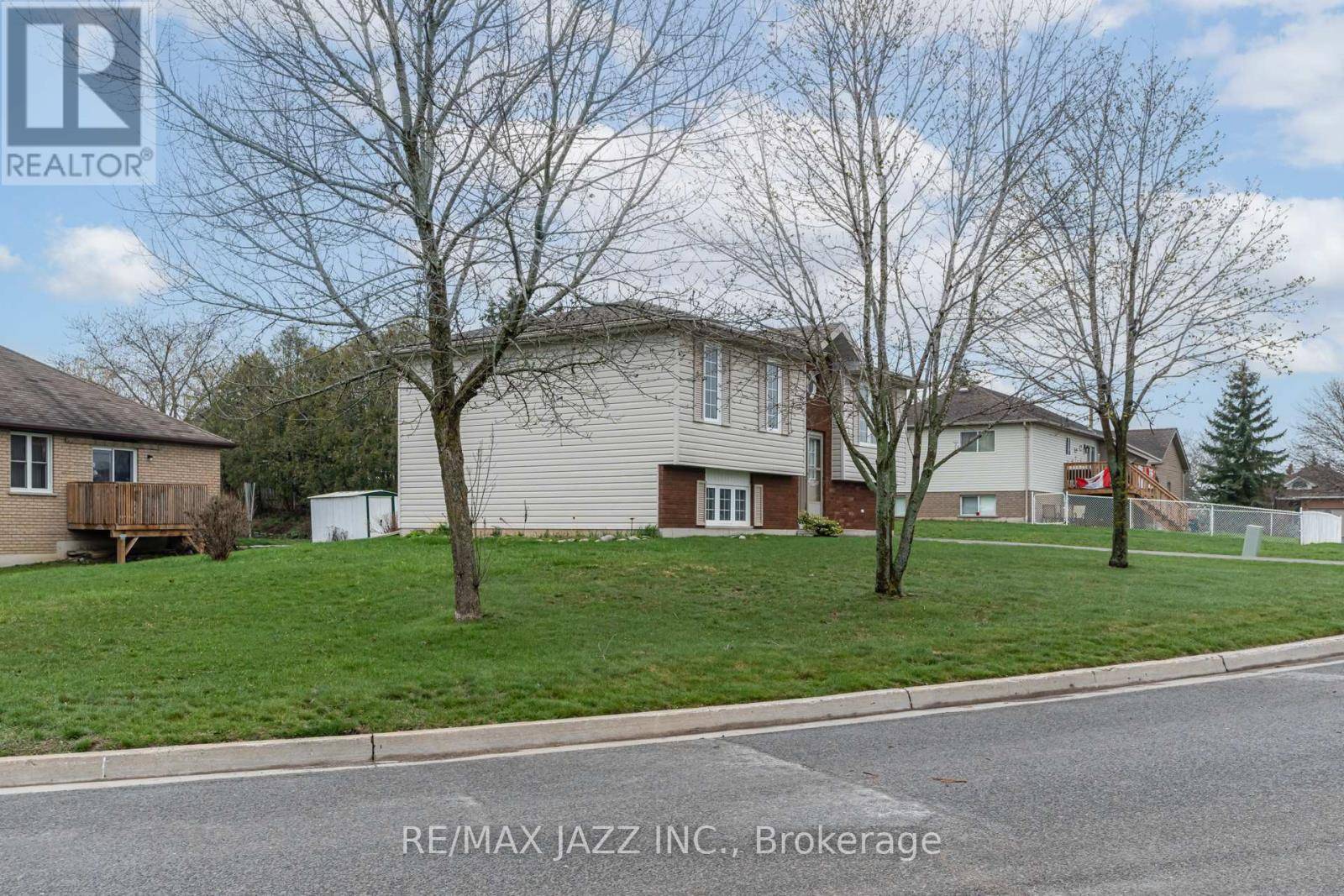 Peterborough East (south), ON K9L1Z1,2577 IDYLLWOOD CRESCENT