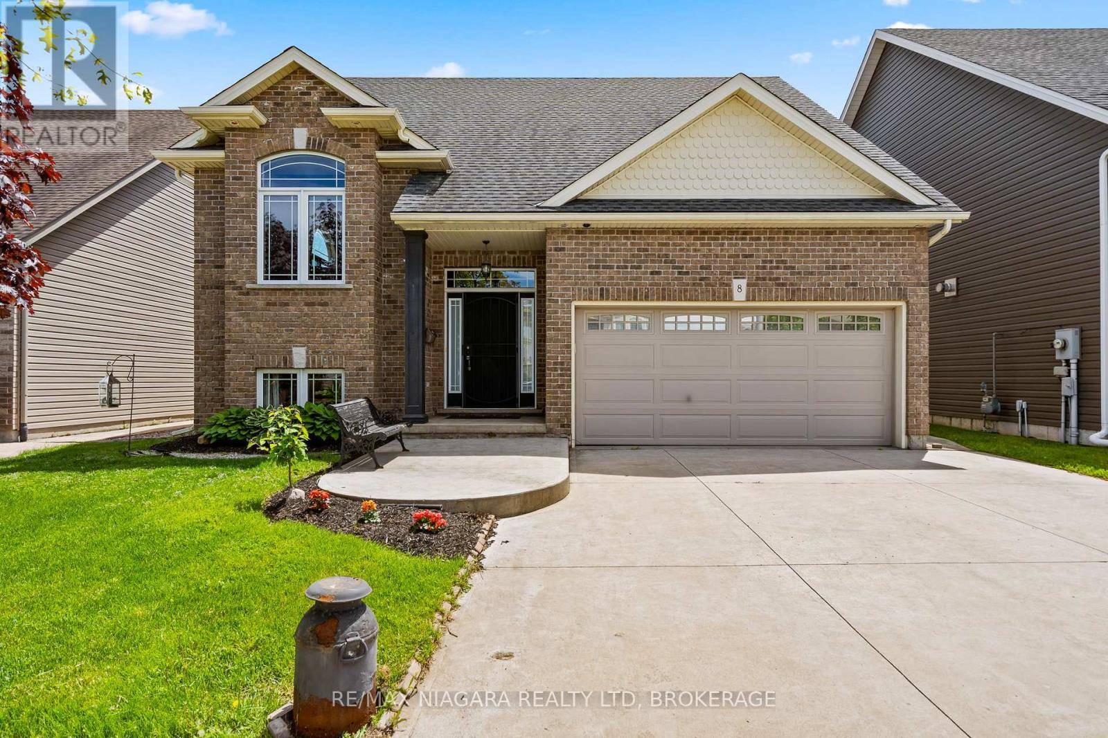 St. Catharines (oakdale), ON L2P0C3,8 CORBIN STREET