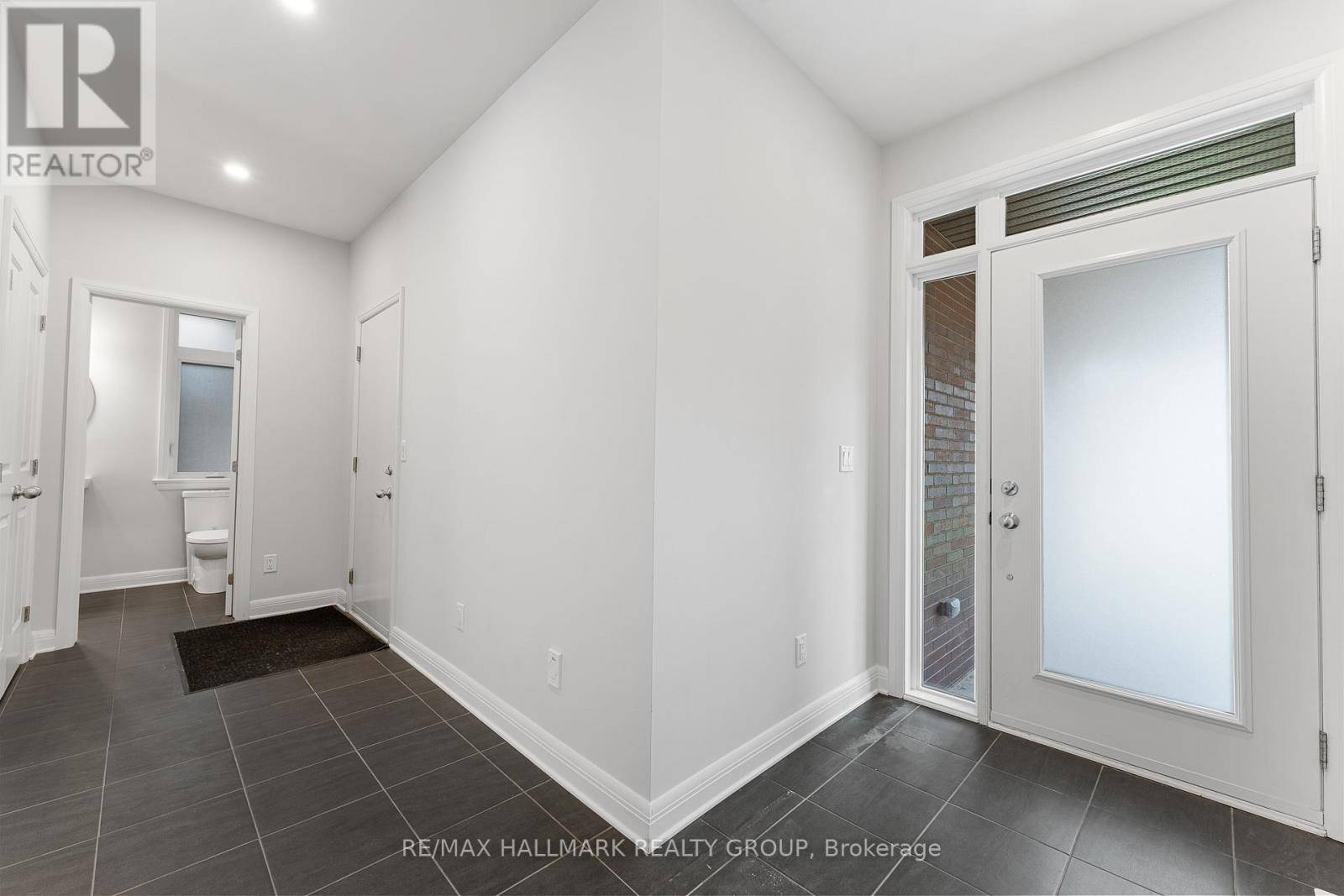 Ottawa, ON K1K4K7,324 LYSANDER PLACE