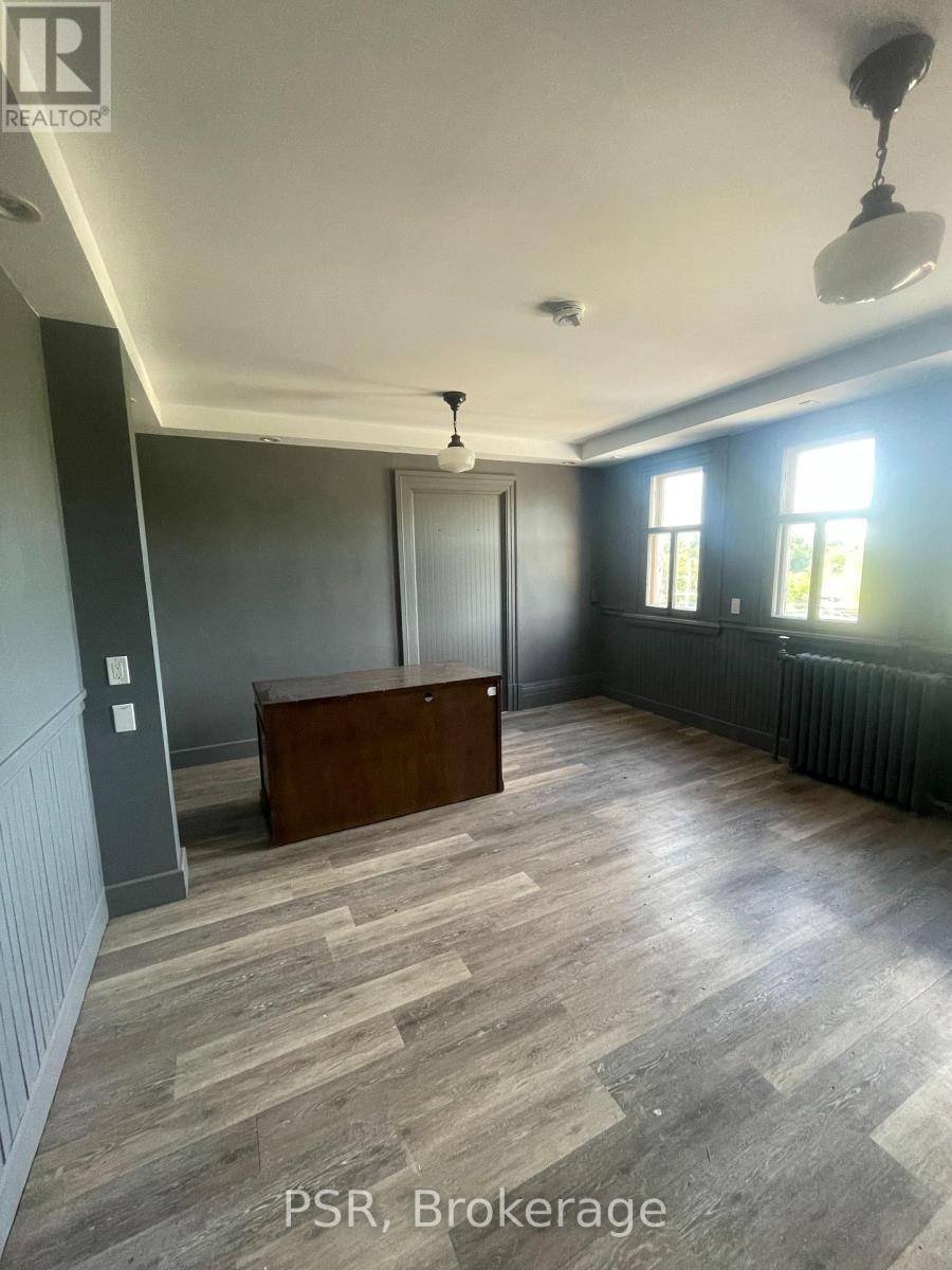 Bracebridge (macaulay), ON P1L2B2,49 Manitoba ST #302