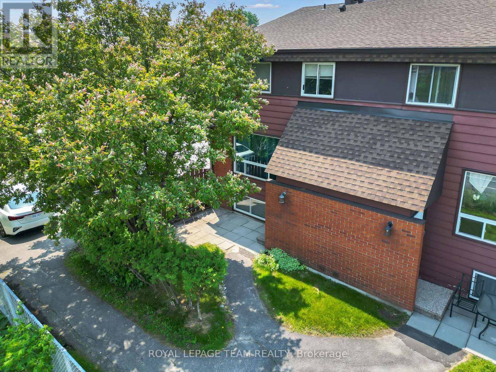 Ottawa, ON K2H8T3,5 Banner RD #L