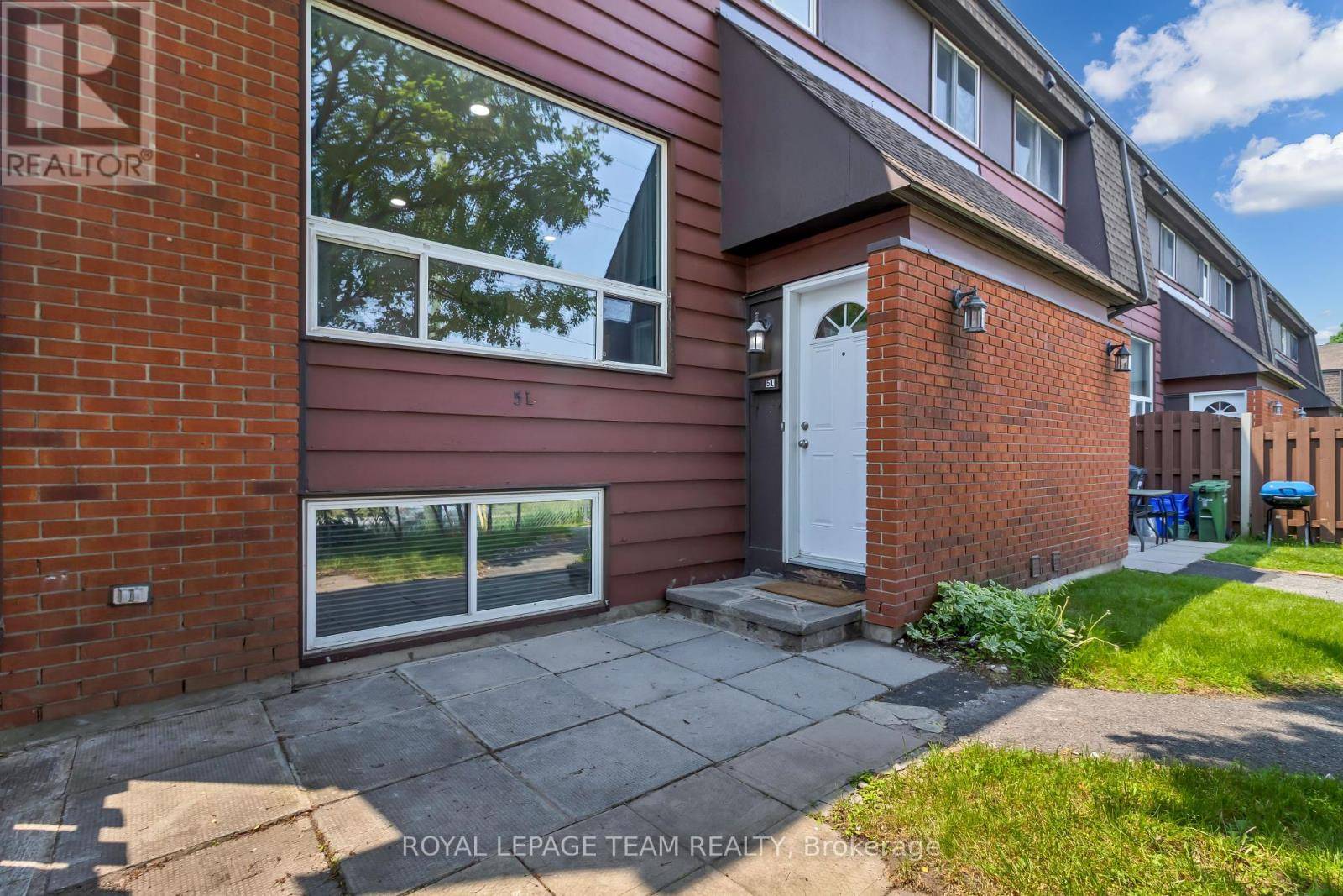 5 Banner RD #L, Ottawa, ON K2H8T3