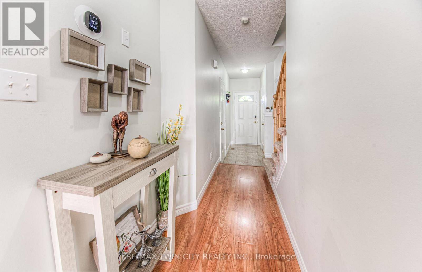 Kitchener, ON N2E2K4,972 Strasburg RD #4