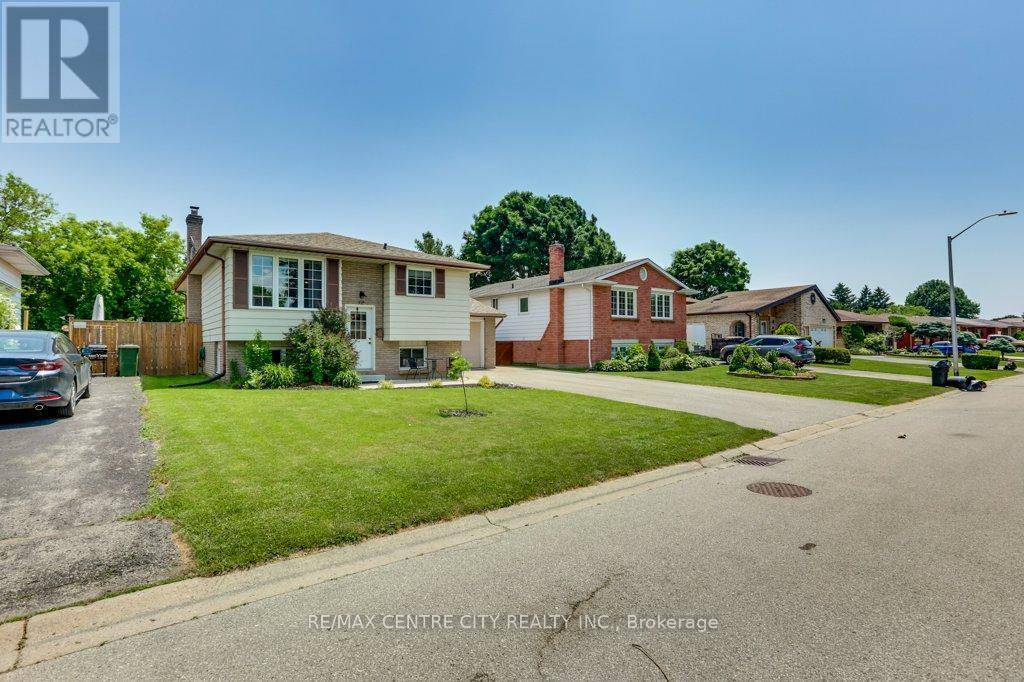 St. Thomas, ON N5R5J8,32 MCLARTY DRIVE