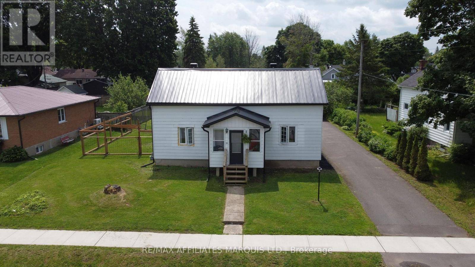 South Stormont, ON K0C1M0,58 ELM STREET