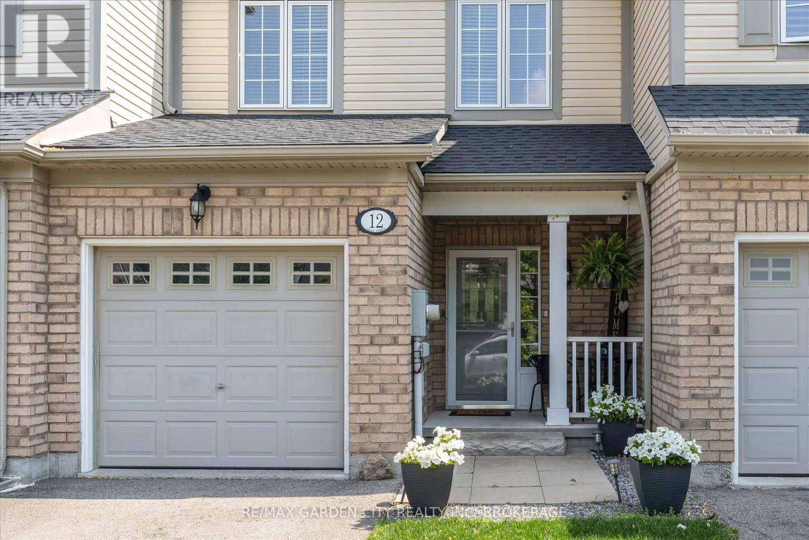 St. Catharines (e. Chester), ON L2P0A6,12 CHLOE STREET
