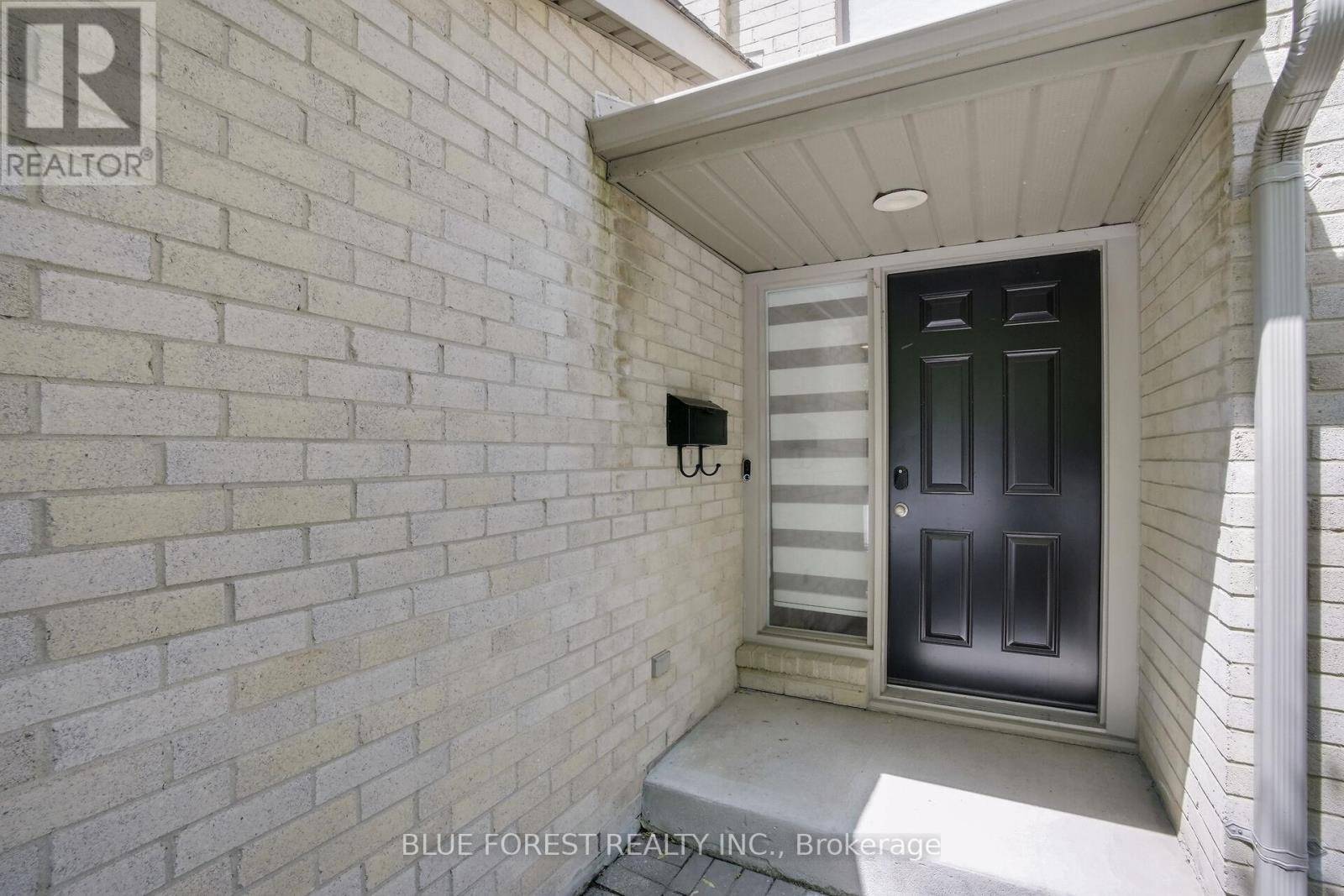 London South (south B), ON N6K4G9,1399 Commissioners RD West #30