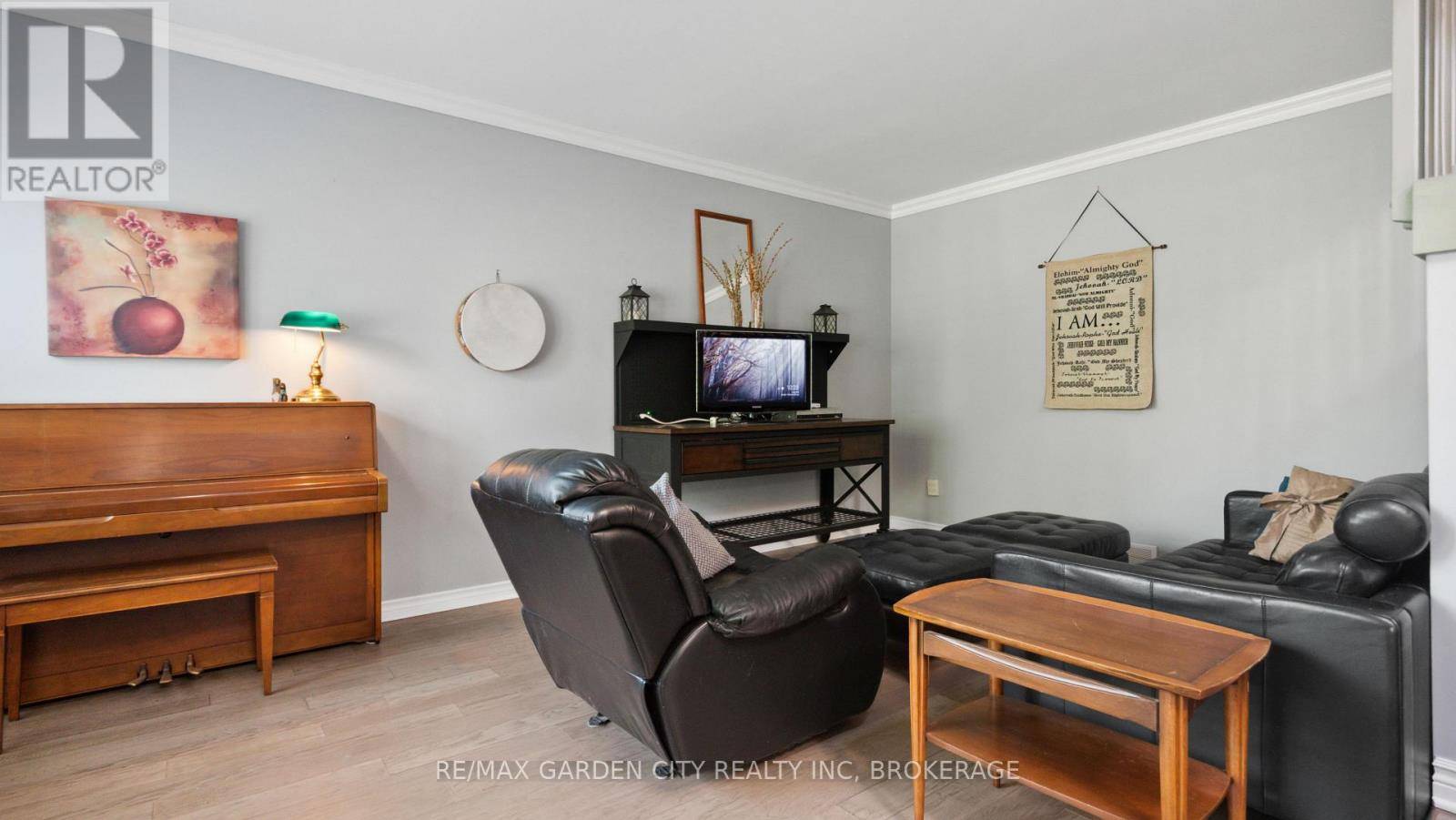 Niagara Falls (stamford), ON L2J4H4,6276 MORETTA DRIVE