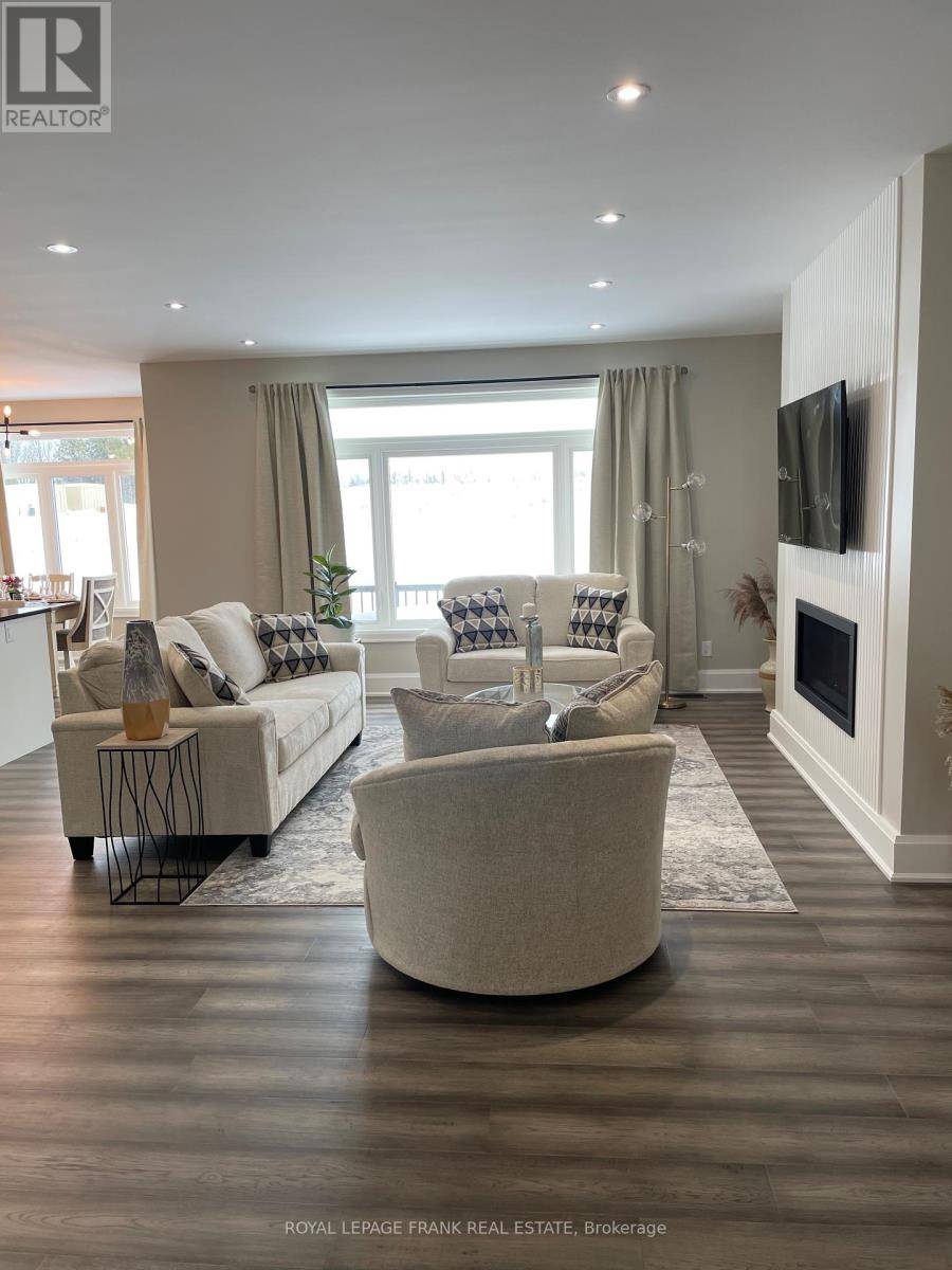 Kawartha Lakes (verulam), ON K0M1N0,7 NIPIGON STREET