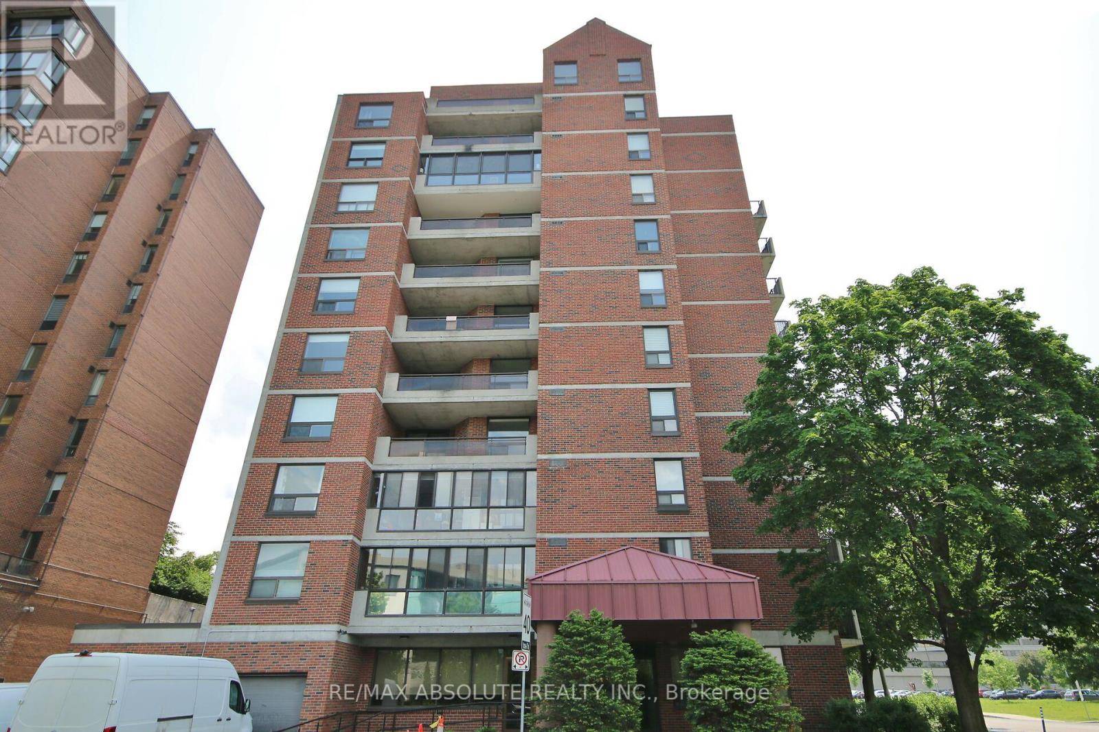 50 Emmerson AVE #203, Ottawa, ON K1Y4P7