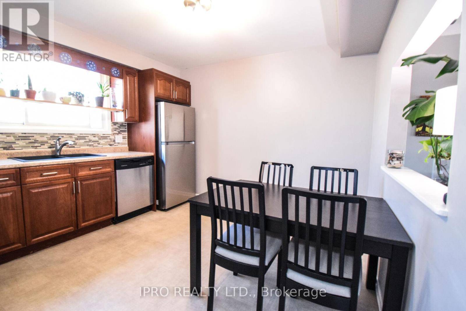 St. Catharines (secord Woods), ON L2P3K7,45 BRACKENCREST ROAD