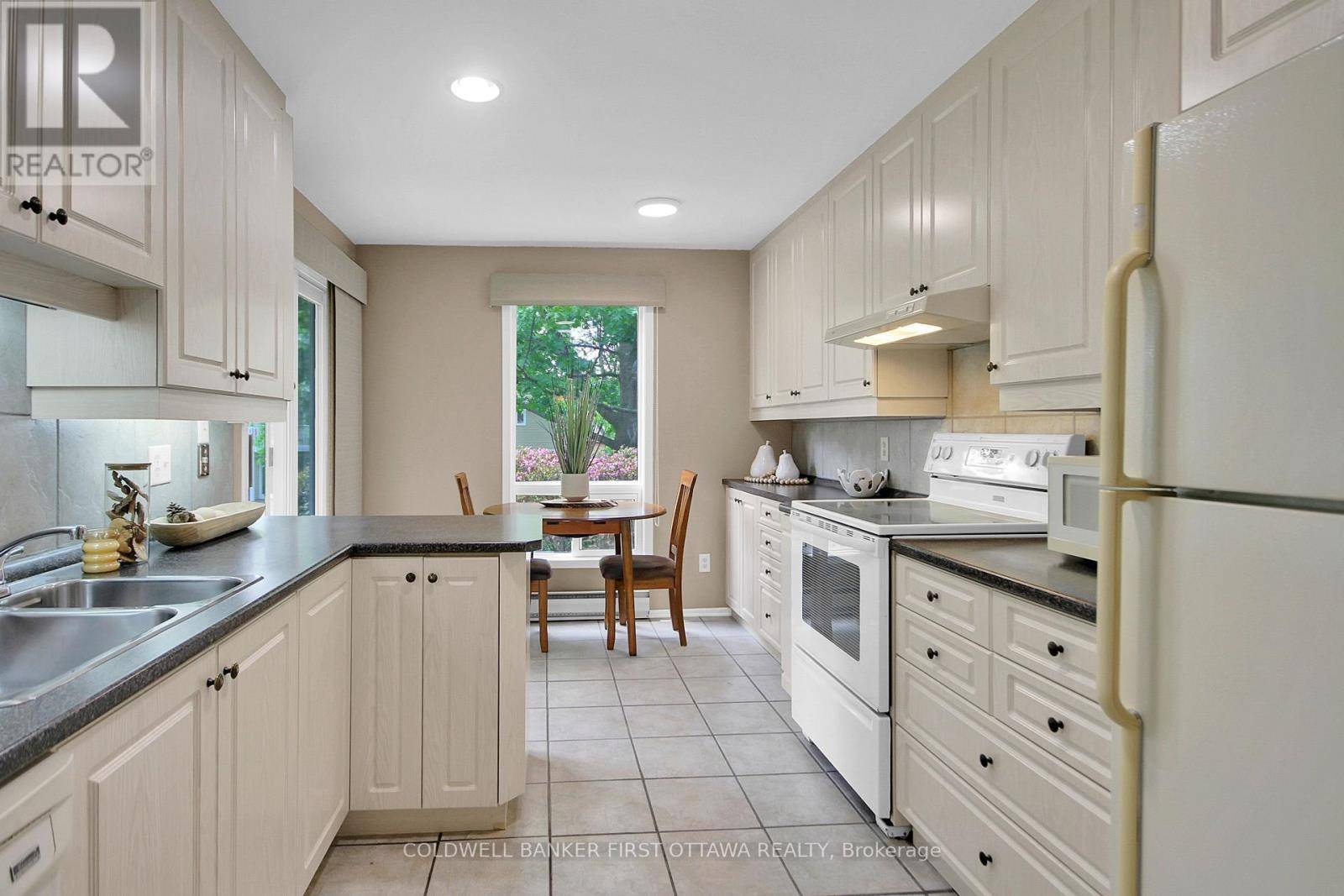 Ottawa, ON K2M1E5,14A STONEHILL COURT