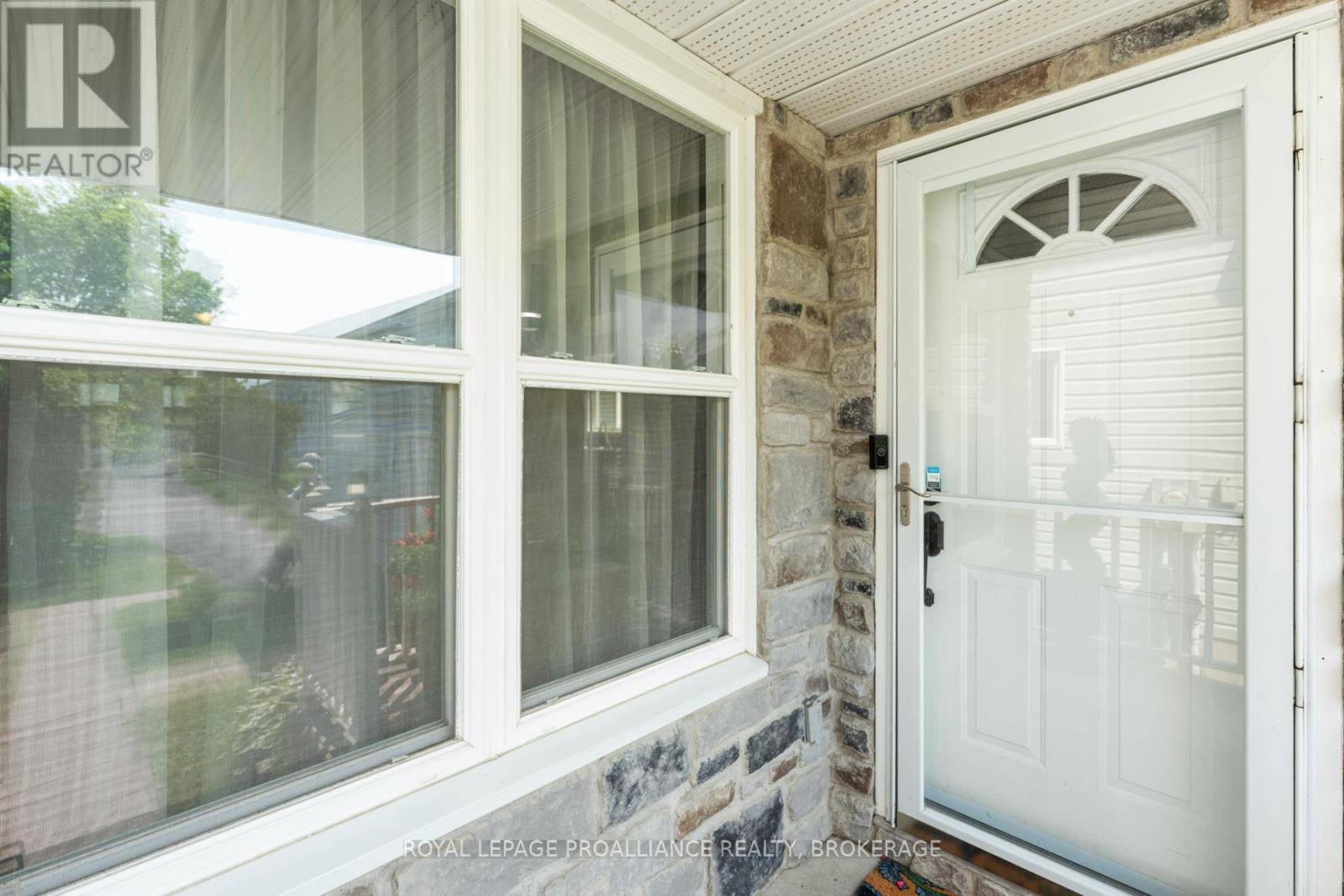 Kingston (east Gardiners Rd), ON K7M8L2,878 WALKER COURT