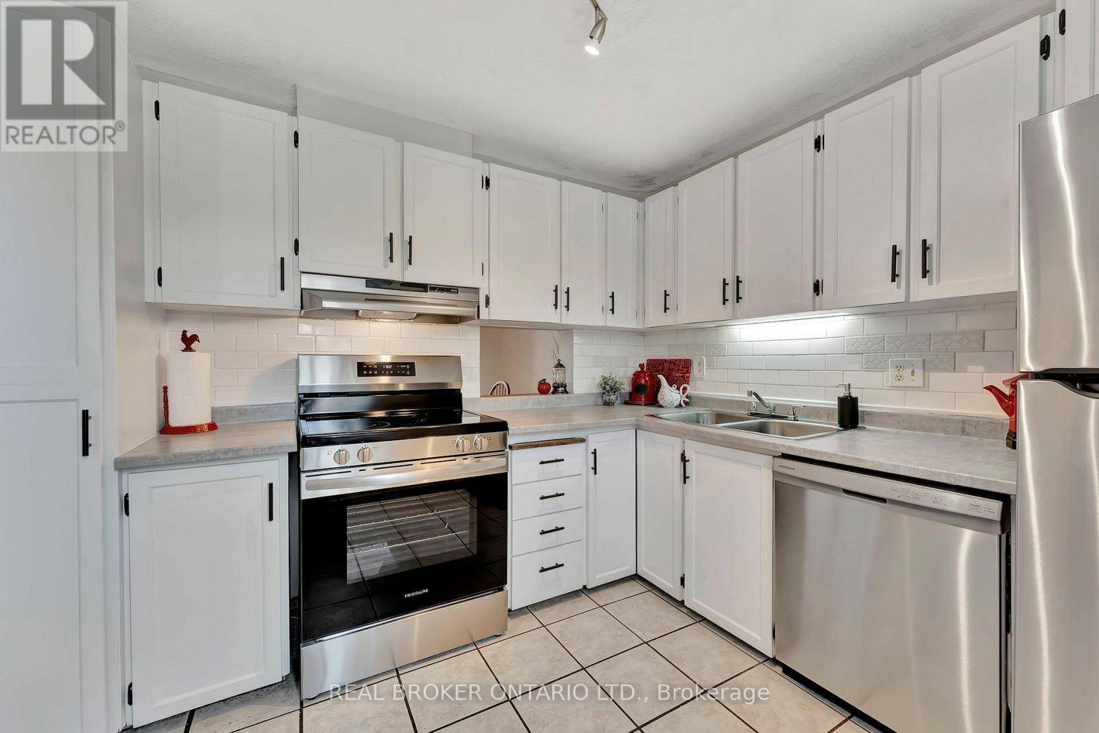 Ottawa, ON K2J1R3,5 TEDWYN DRIVE