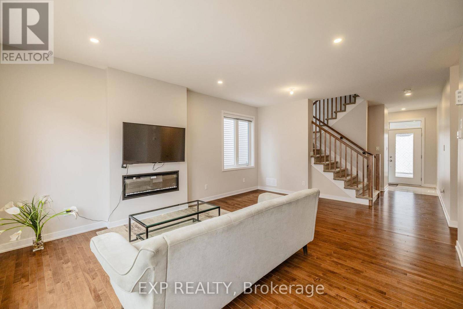 Ottawa, ON K2J6X8,307 CANADENSIS LANE