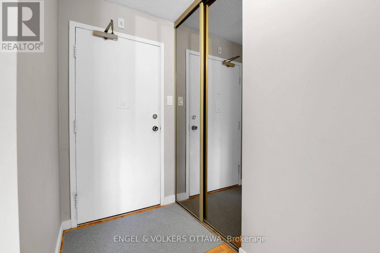 Ottawa, ON K1V8W6,2951 Riverside DR #810
