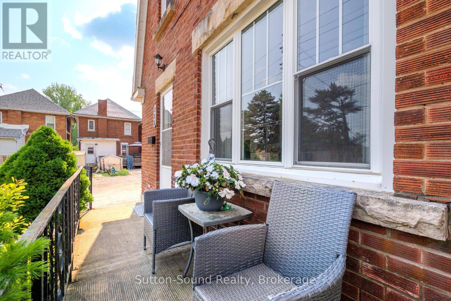 Owen Sound, ON N4K3V3,225 12TH STREET W