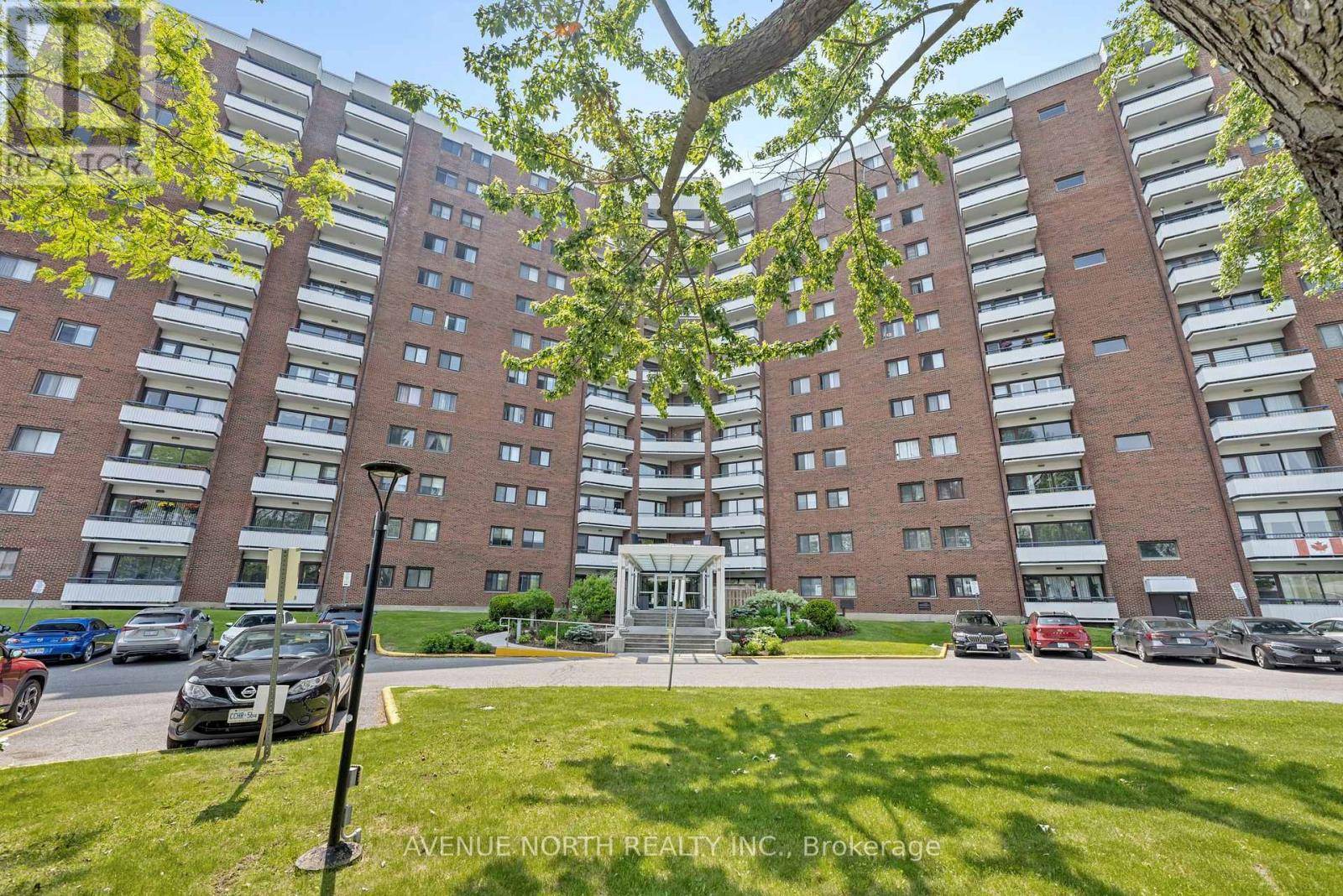 20 Chesterton DR #111, Ottawa, ON K2E6Z7