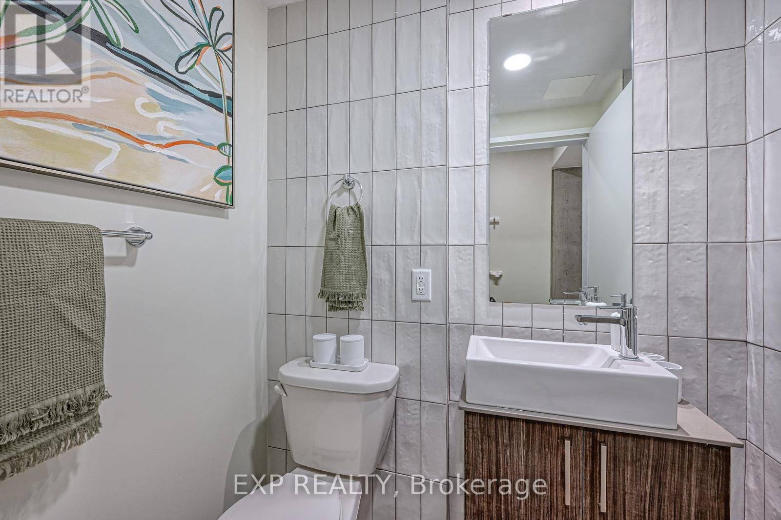 Ottawa, ON K1N6A9,211 Besserer ST #602