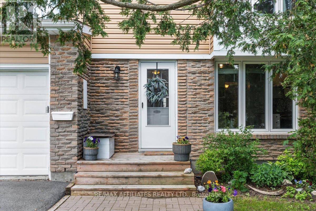 Ottawa, ON K1B4M7,2530 AUTUMN HILL CRESCENT
