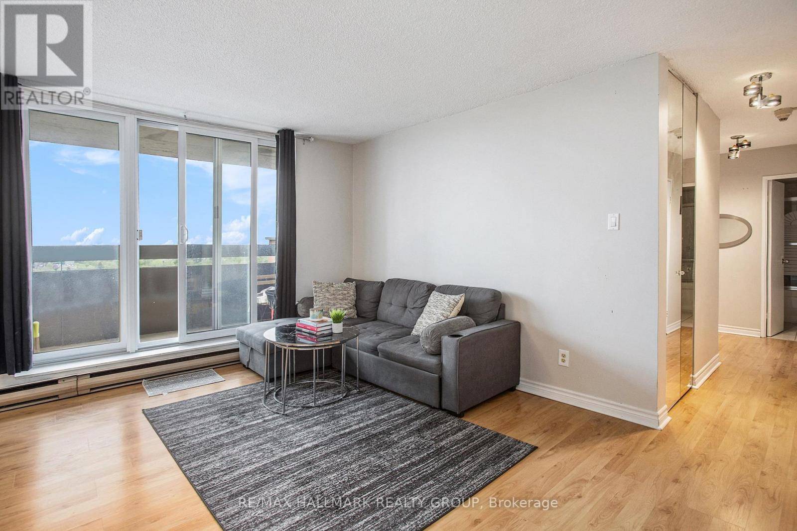 Ottawa, ON K1J8K4,2000 Jasmine CRES #1508