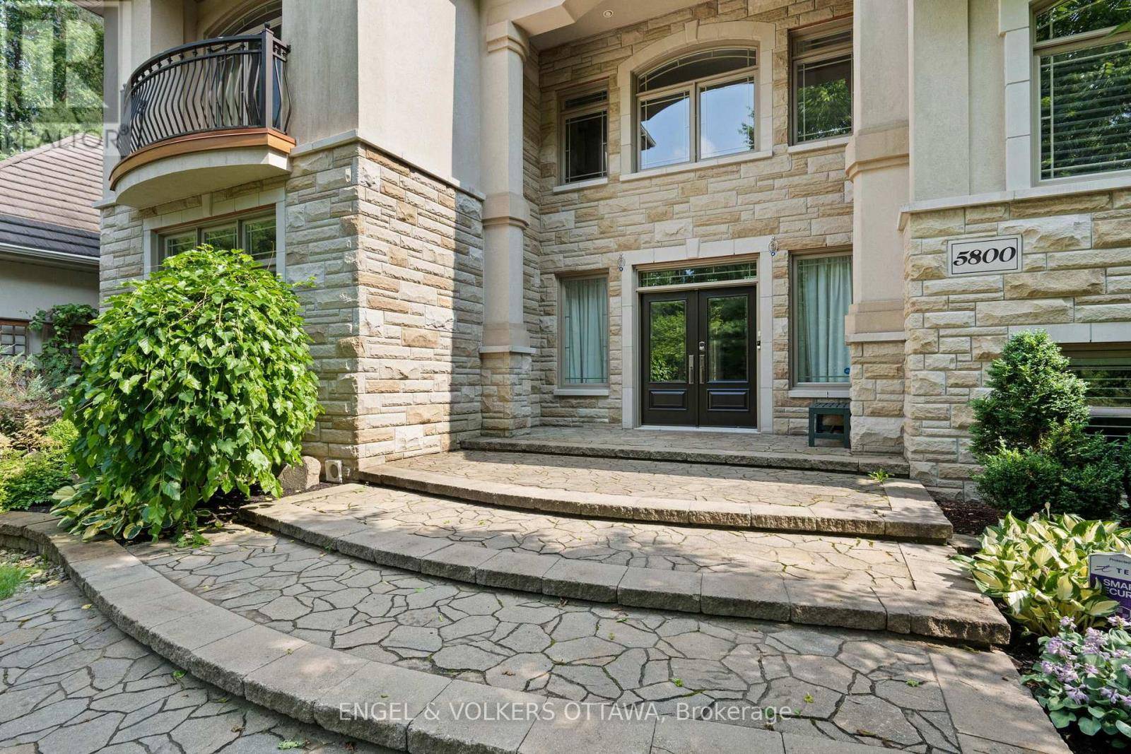 Ottawa, ON K4M1K3,5800 QUEENSCOURT CRESCENT